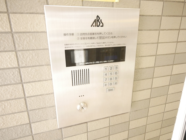 エントランス　★オートロック付で防犯面も安心ですね★