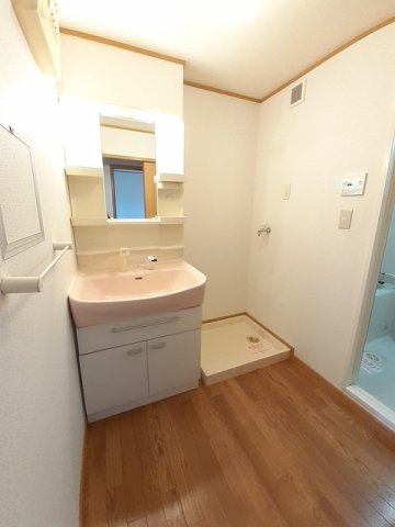 洗面設備　脱衣スペースもあります