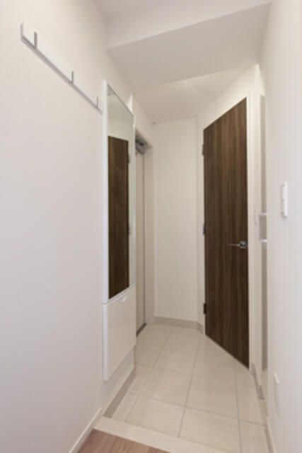 玄関　※同建物内・別タイプの参考写真です。