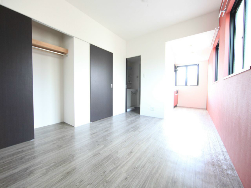 居室・リビング　洋室10.3帖　クローゼット付（収納充実してます）