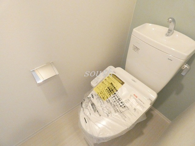 トイレ　階数により室内カラーが異なります