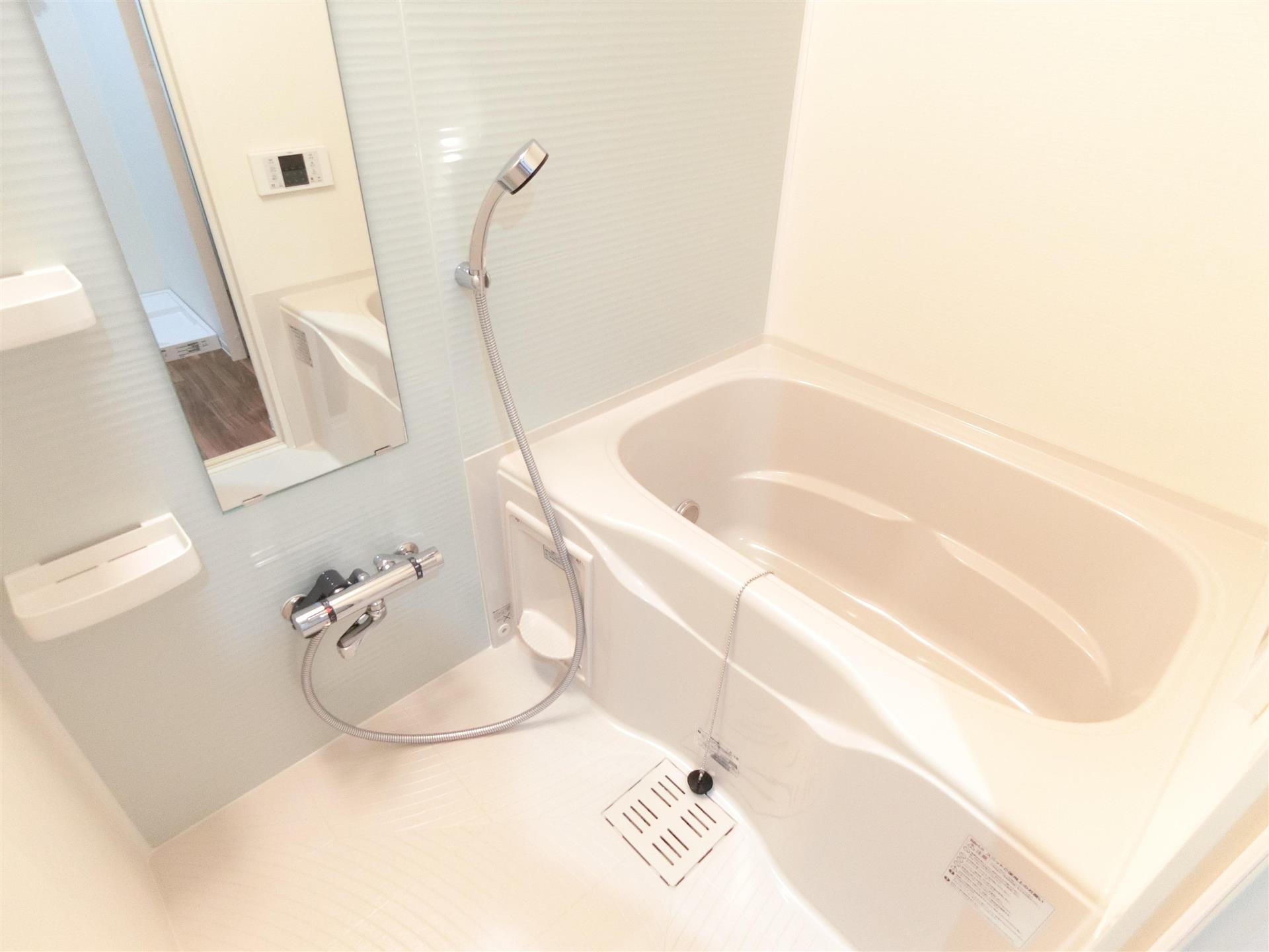 バス・シャワールーム　いつでもすぐに入浴できるシャワー付きバスルーム♪