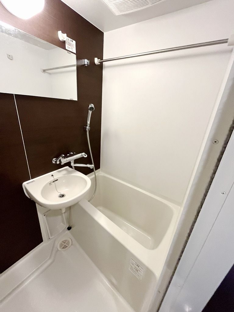 バス・シャワールーム　別部屋参考写真