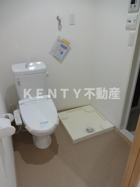 トイレ　落ち着いた色調のトイレです
