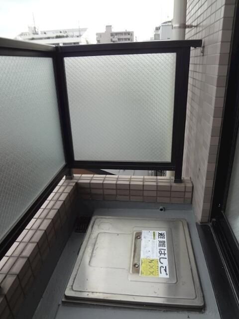 バルコニー　暖かな日差しのふりそそぐバルコニー