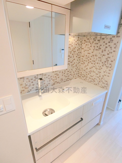 キッチン　2口IHシステムキッチン 独立洗面台も兼ねている！？