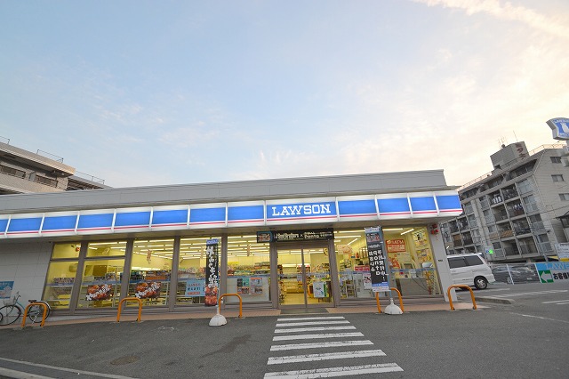 コンビニ　ローソンプラス広島寺町店（コンビニ）まで186m