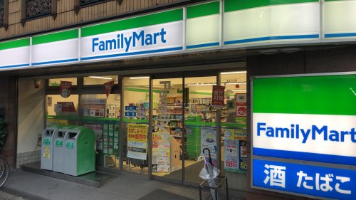 コンビニ　ファミリーマート 阪急南方駅前店（コンビニ）まで96m