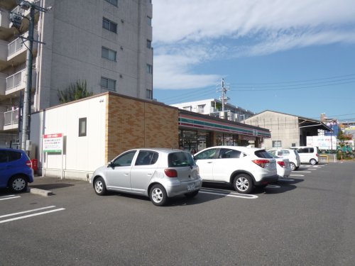 コンビニ　セブンイレブン（コンビニ）まで433m