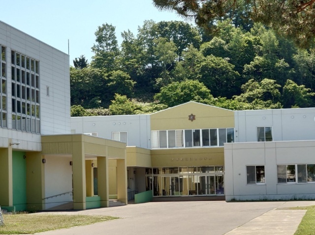 小学校　余市町立沢町小学校（小学校）まで668m