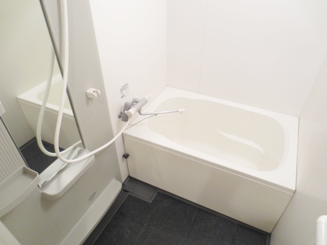 バス・シャワールーム　別号室の参考写真です。