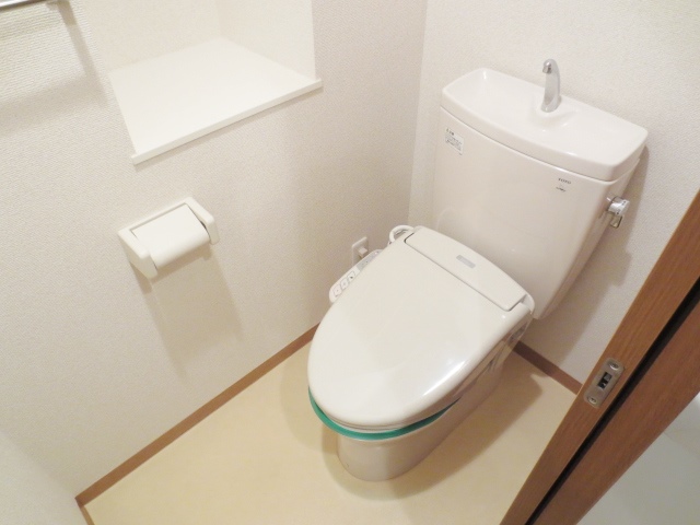 トイレ　別号室の参考写真です。