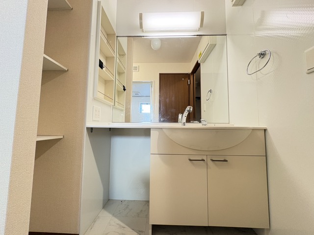 洗面設備　別部屋参考写真です