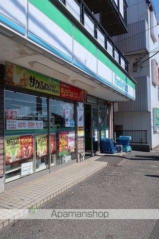 コンビニ　ファミリーマート（コンビニ）まで321m