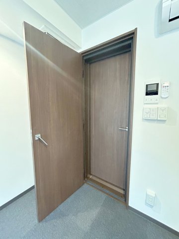 その他部屋・スペース　防音扉を採用でリビングと防音室との音（音楽）も低減してくれて