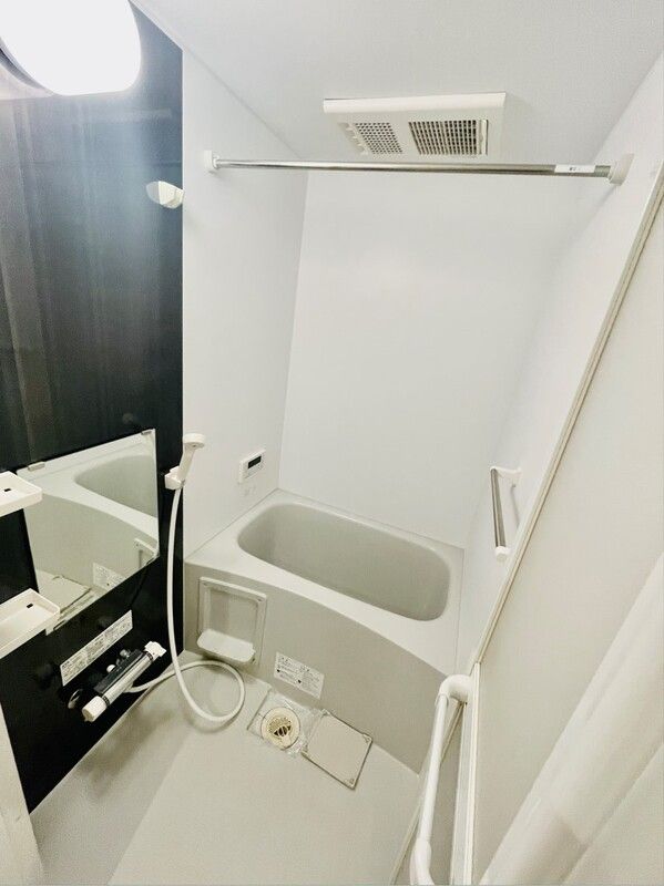 バス・シャワールーム　同物件別部屋写真