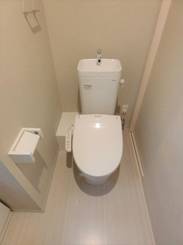 トイレ　同物件内別部屋の写真になります。