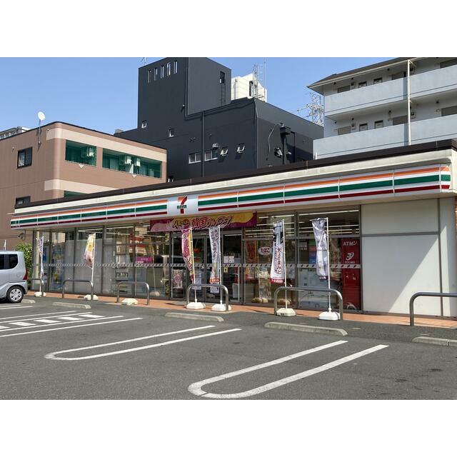 コンビニ　セブンイレブン伊勢原桜台１丁目店（コンビニ）まで110m