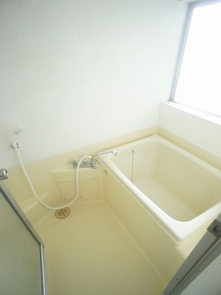 バス・シャワールーム　換気ができる浴室です！