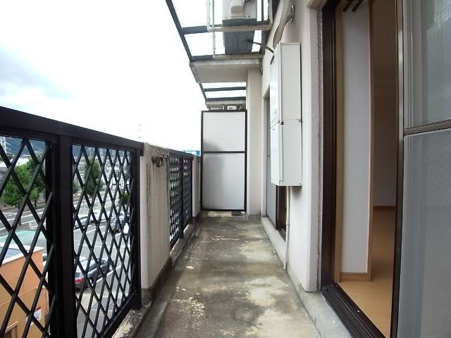バルコニー　洗濯物はこちらでどうぞ。
