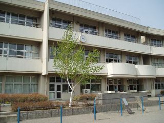 小学校　青梅市立吹上小学校（小学校）まで453m