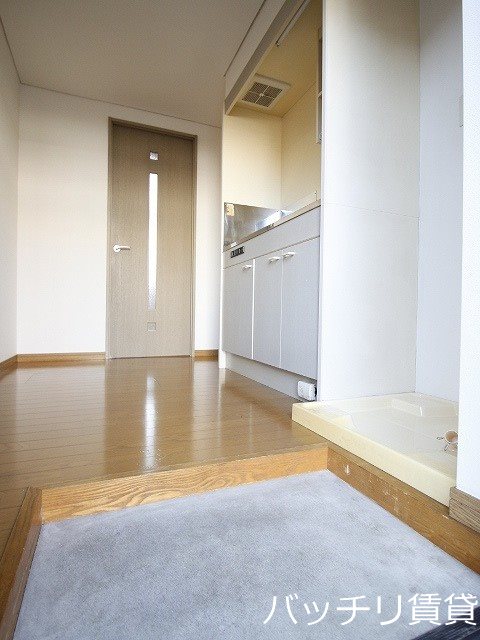 玄関　別号室写真の為、現状を優先いたします