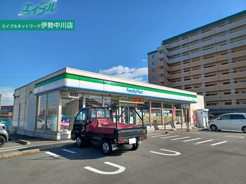 コンビニ　ファミリーマート伊勢中川駅前店（コンビニ）まで489m
