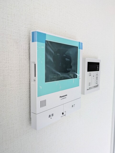 セキュリティ　ＴＶモニタ付ドアホンあり♪　訪問者のお顔が確認できます！