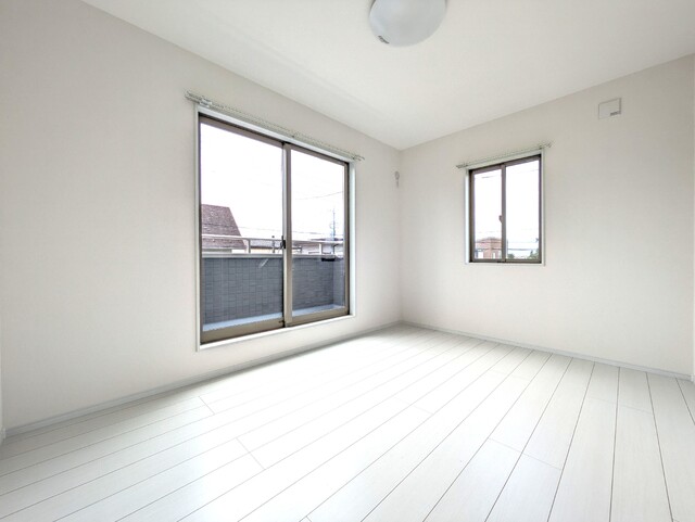 その他部屋・スペース　２階南西側洋室６帖　南向きのお部屋です♪