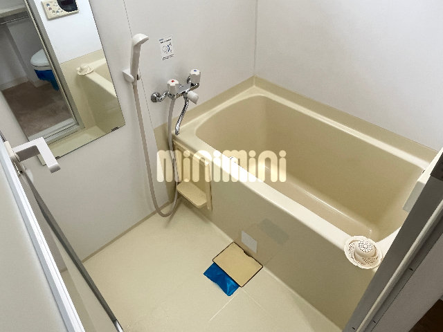 バス・シャワールーム　うれしいバス・トイレ別です。