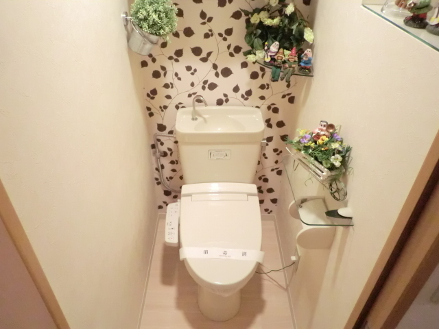 トイレ　ウォシュレット付きです。