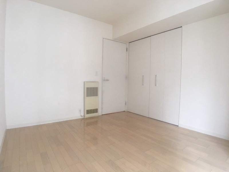 その他部屋・スペース　こちらは寝室の写真で戸を開ければ広く使えますね！
