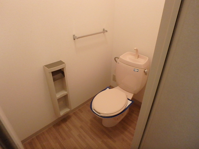 トイレ　※写真は同建物別部屋