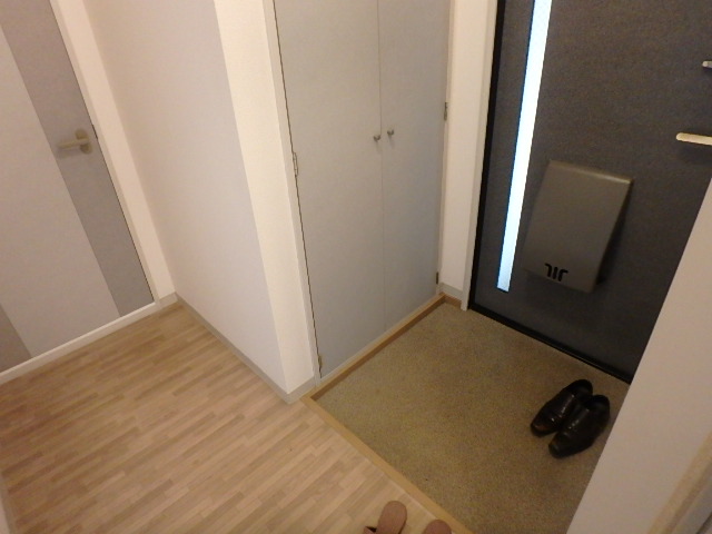 玄関　※写真は同建物別部屋