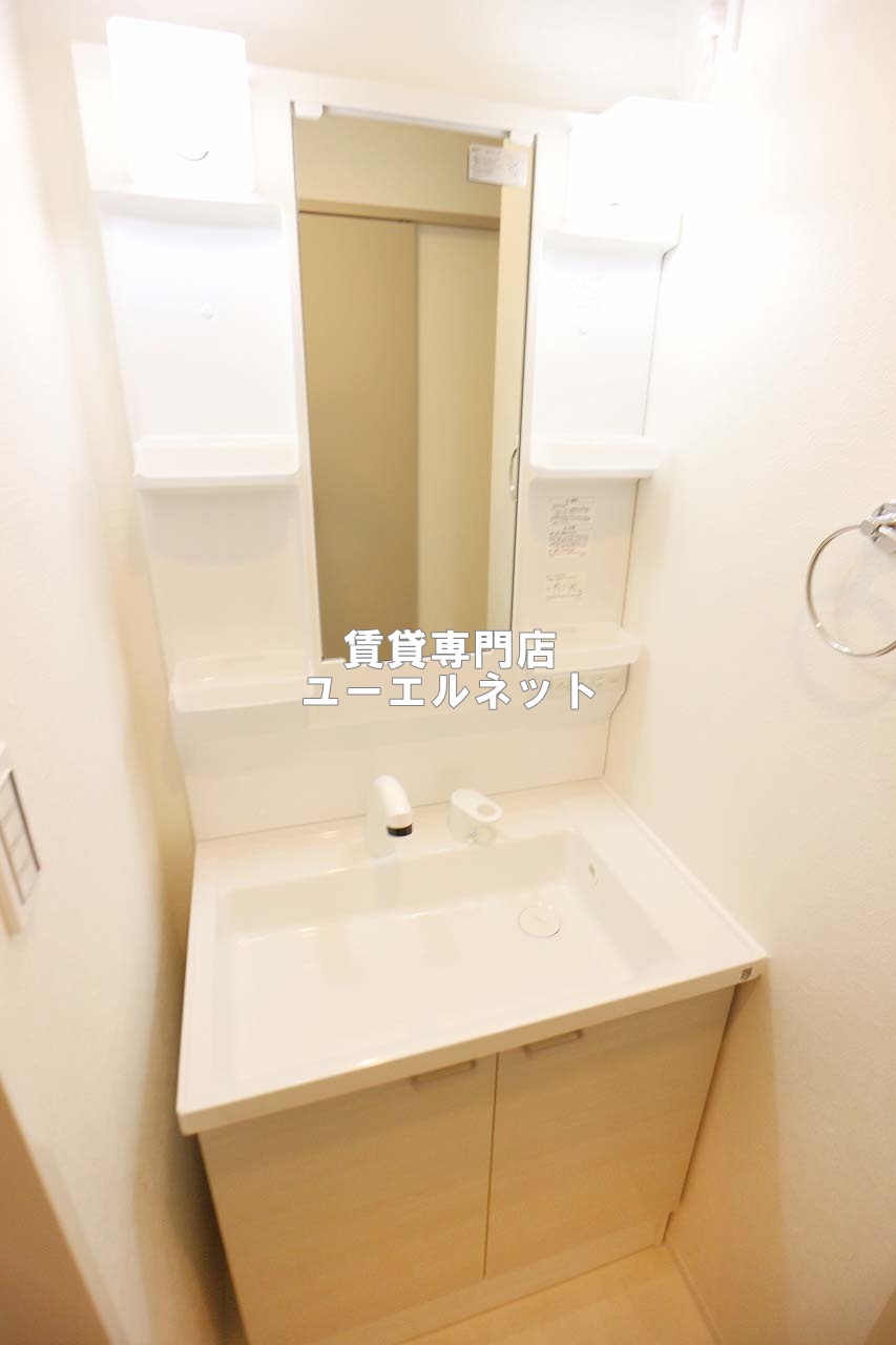 洗面設備　清潔感ある独立洗面台で毎日気持ちよく♪