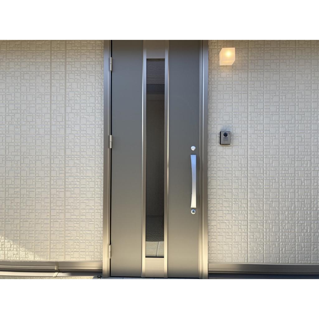 玄関　収納もある玄関です