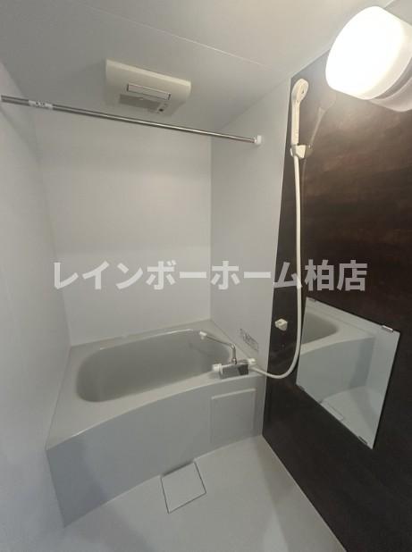 バス・シャワールーム　浴室暖房換気乾燥機があります