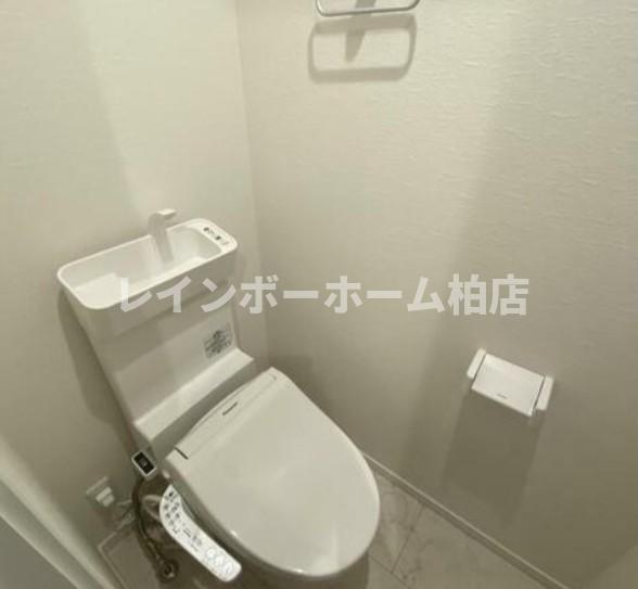 トイレ　温水洗浄便座です