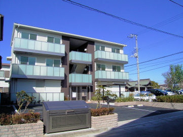 建物外観　積水ハウス施工の３階建て軽量鉄骨造のオール電化賃貸住宅