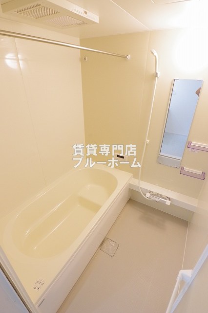 バス・シャワールーム　浴室乾燥機・追い炊き機能付きお風呂です！