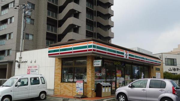 コンビニ　セブンイレブン倉敷商業高校西店（コンビニ）まで384m