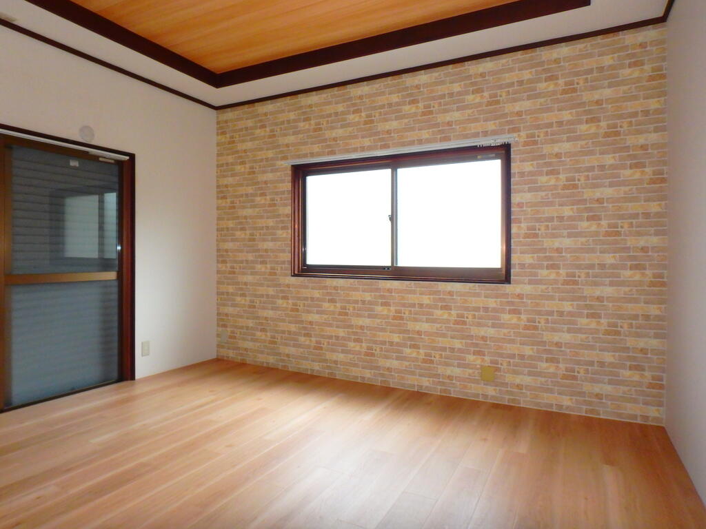信達市場貸戸建の居間写真