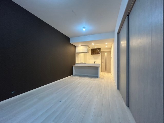 スプランディッド新大阪VIIの居間写真