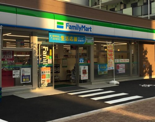 コンビニ　ファミリーマート 東中野四丁目店（コンビニ）まで302m