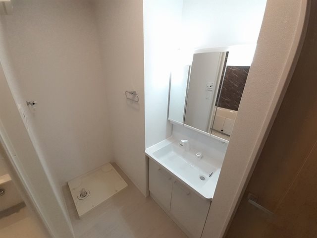 洗面設備　※別号室の写真です。独立洗面台ございます。