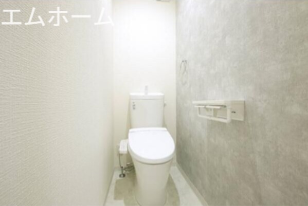地下鉄鶴舞線 川名駅 徒歩5分 3階建 築4年のトイレ写真