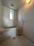 バス・シャワールーム　窓付の浴室