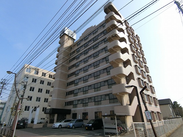 函館市駒場町のマンションの建物外観