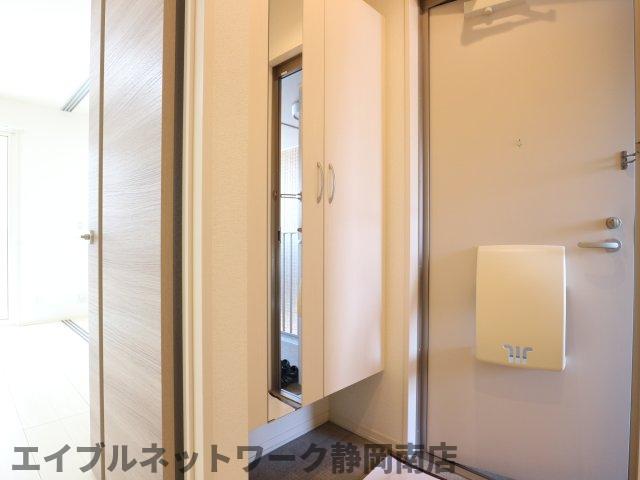 玄関　収納もある玄関です