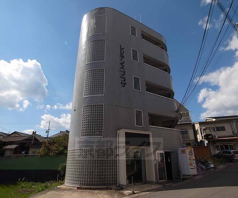 【京都市山科区北花山大林町のマンションの建物外観】